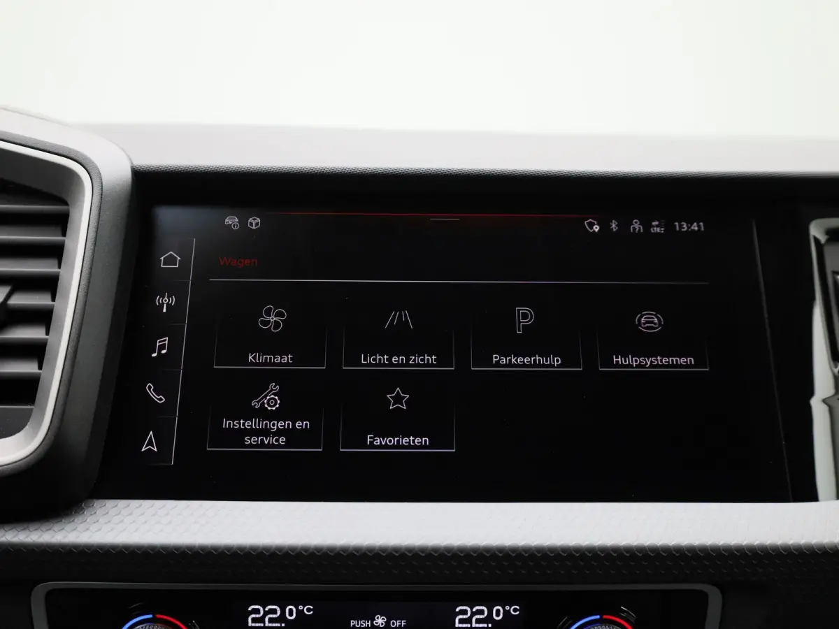 25 TFSI S edition l Adaptive cruise control l Climate control l Dodehoekdetectie l Stoelverwarming l Navigatie l Audi smartphone interface l Privacy glas l Optiekpakket zwart plus l Ledkopla
