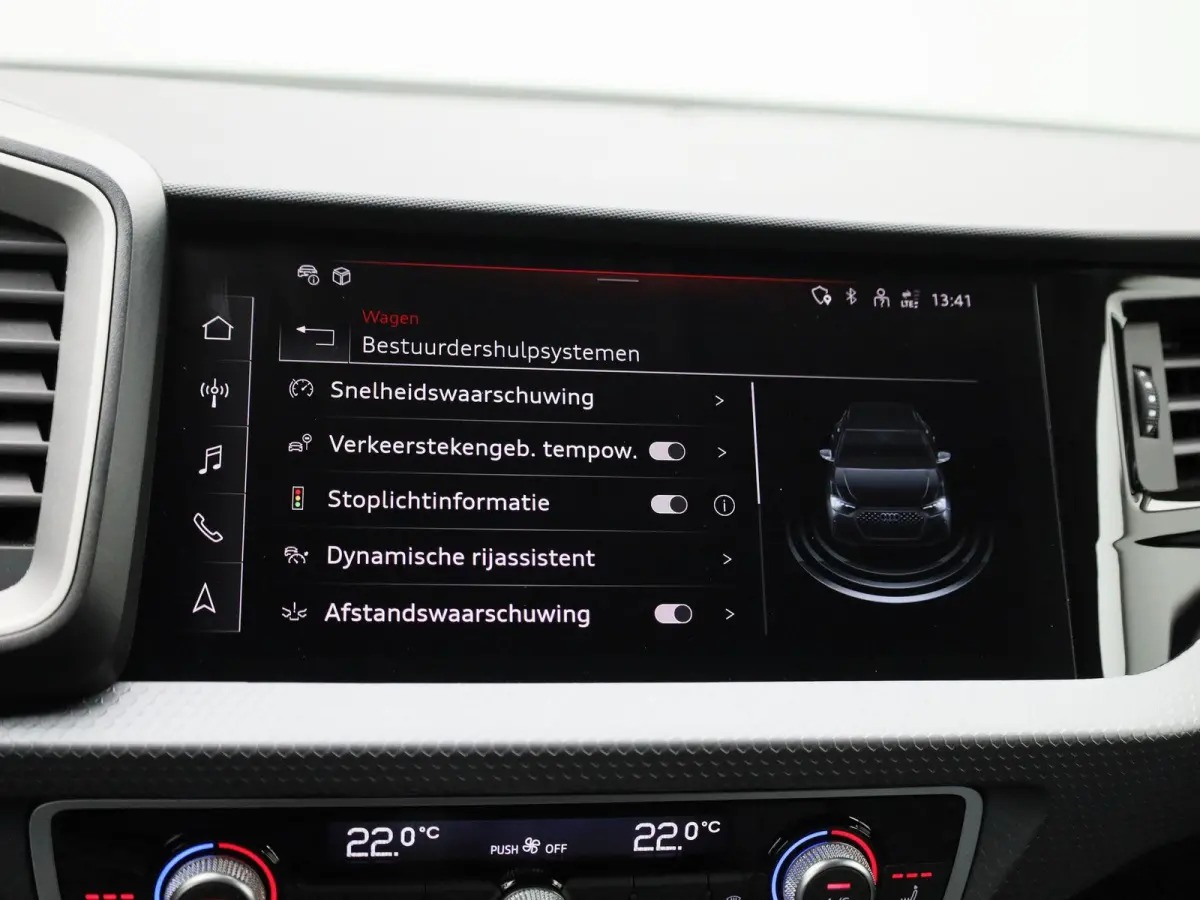 25 TFSI S edition l Adaptive cruise control l Climate control l Dodehoekdetectie l Stoelverwarming l Navigatie l Audi smartphone interface l Privacy glas l Optiekpakket zwart plus l Ledkopla