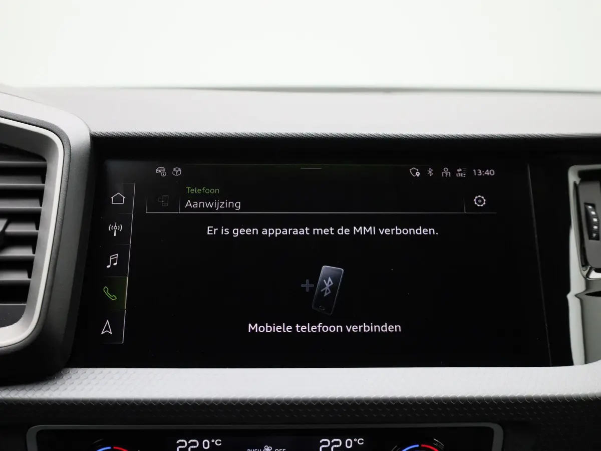 25 TFSI S edition l Adaptive cruise control l Climate control l Dodehoekdetectie l Stoelverwarming l Navigatie l Audi smartphone interface l Privacy glas l Optiekpakket zwart plus l Ledkopla