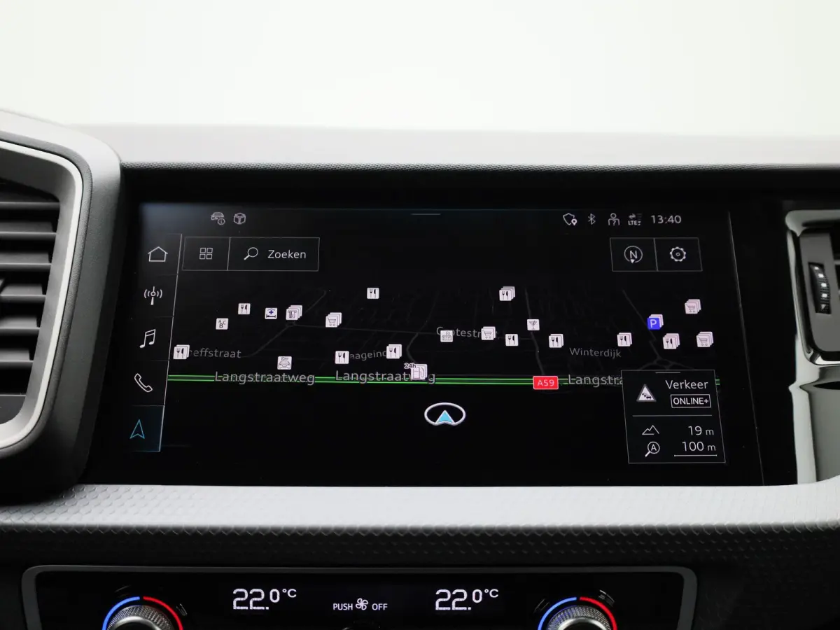 25 TFSI S edition l Adaptive cruise control l Climate control l Dodehoekdetectie l Stoelverwarming l Navigatie l Audi smartphone interface l Privacy glas l Optiekpakket zwart plus l Ledkopla