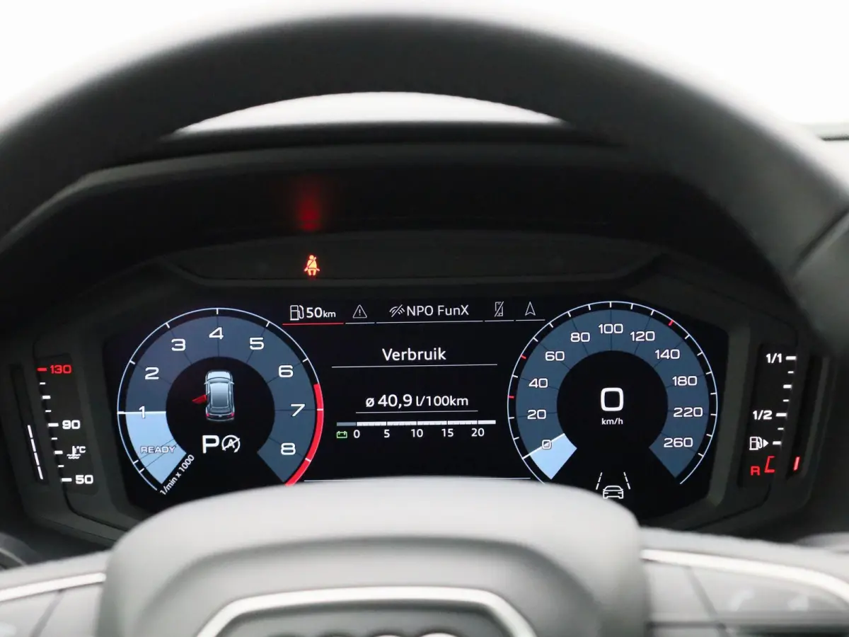 25 TFSI S edition l Adaptive cruise control l Climate control l Dodehoekdetectie l Stoelverwarming l Navigatie l Audi smartphone interface l Privacy glas l Optiekpakket zwart plus l Ledkopla
