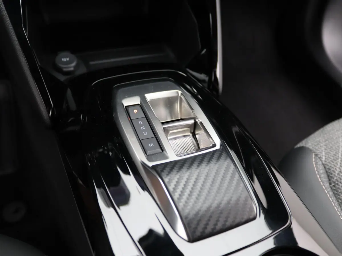 1.2 Hybrid 136 Allure | Automaat | Apple CarPlay | Achteruitrijcamera | Navi |