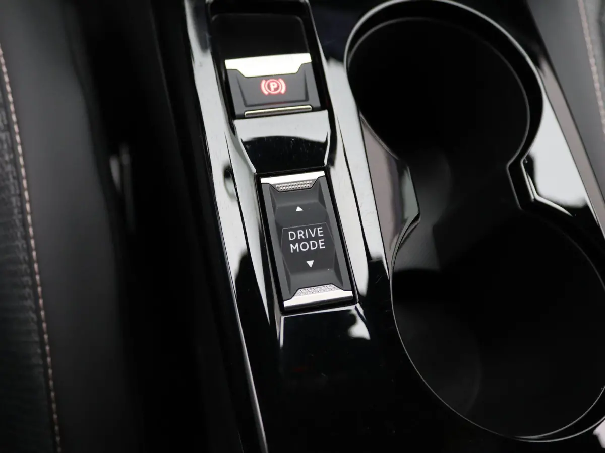 1.2 Hybrid 136 Allure | Automaat | Apple CarPlay | Achteruitrijcamera | Navi |