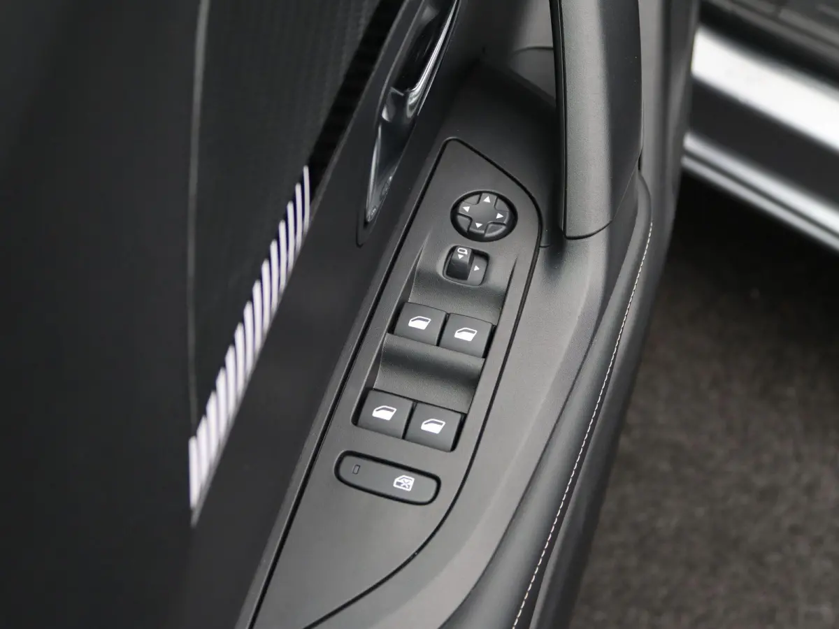 1.2 Hybrid 136 Allure | Automaat | Apple CarPlay | Achteruitrijcamera | Navi |