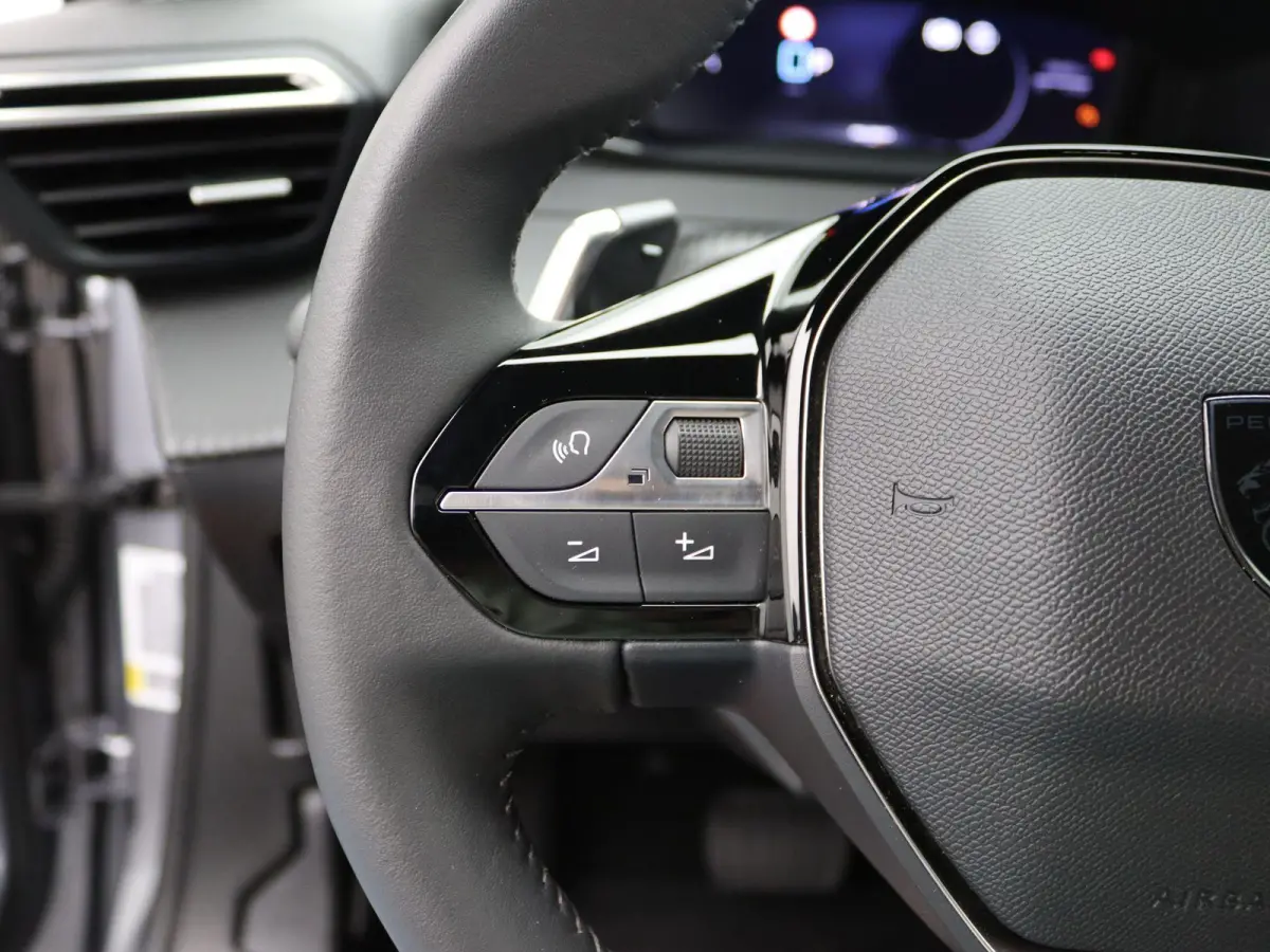 1.2 Hybrid 136 Allure | Automaat | Apple CarPlay | Achteruitrijcamera | Navi |