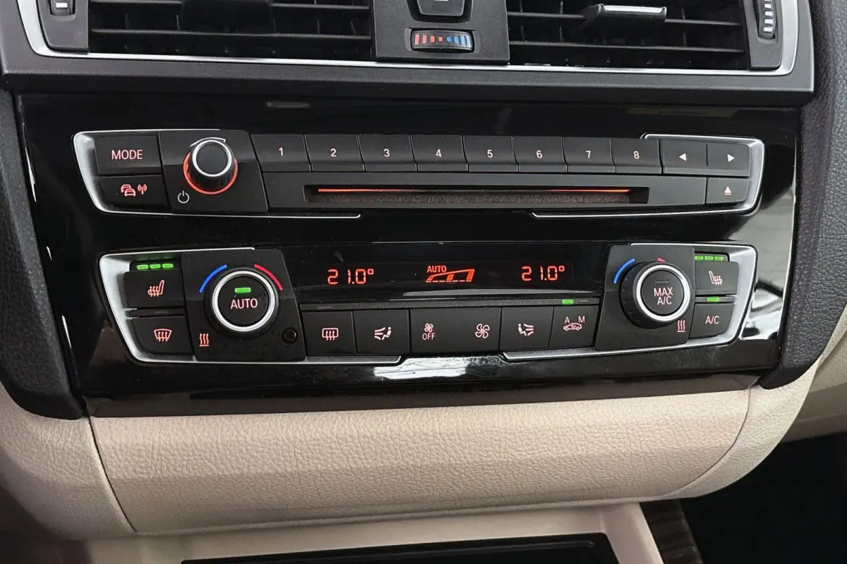 218i High Executive Luxury Line Stoelverwarming HiFi