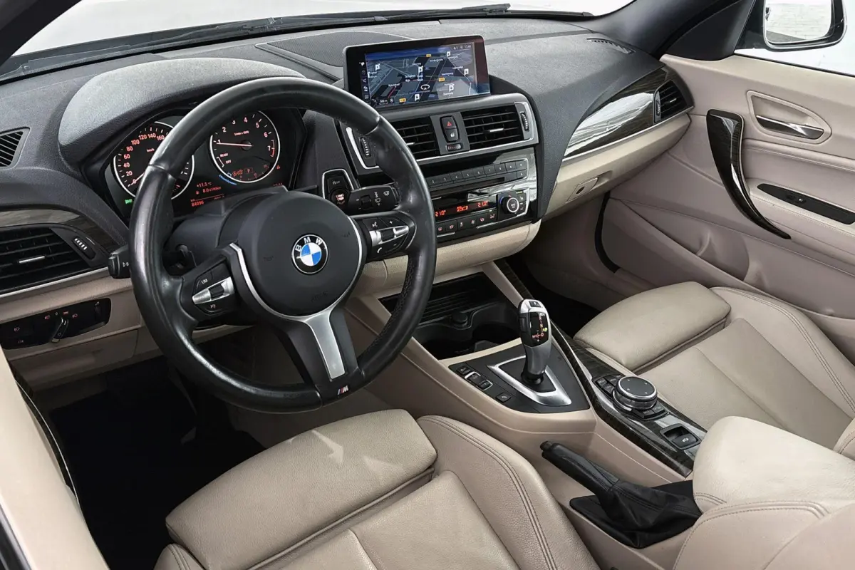 218i High Executive Luxury Line Stoelverwarming HiFi