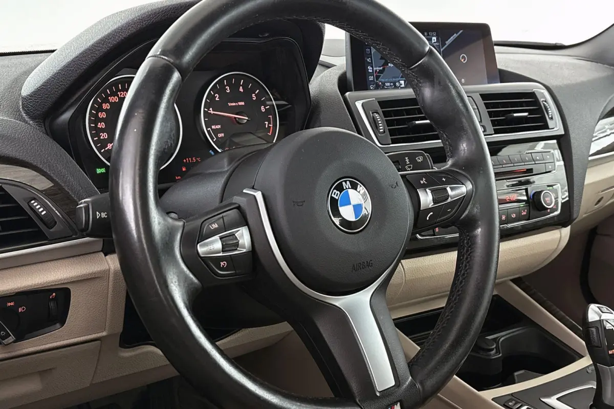 218i High Executive Luxury Line Stoelverwarming HiFi