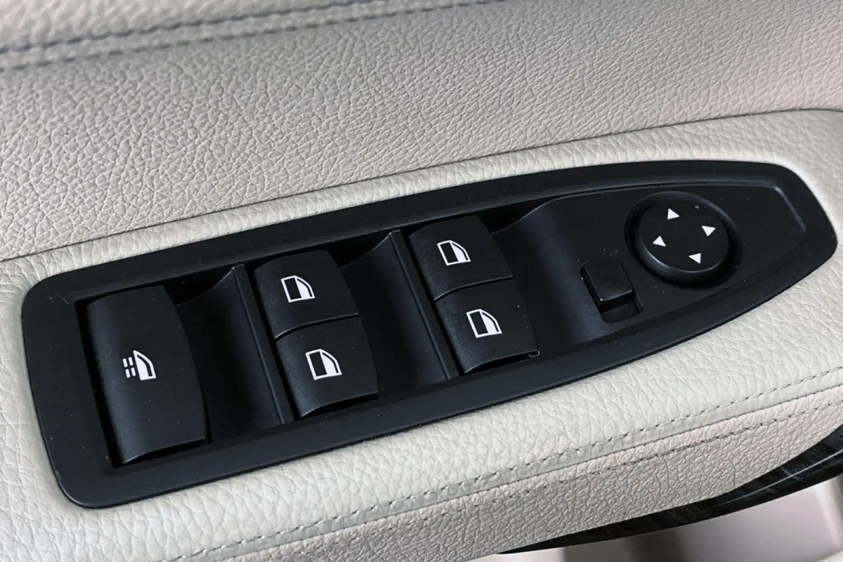 218i High Executive Luxury Line Stoelverwarming HiFi