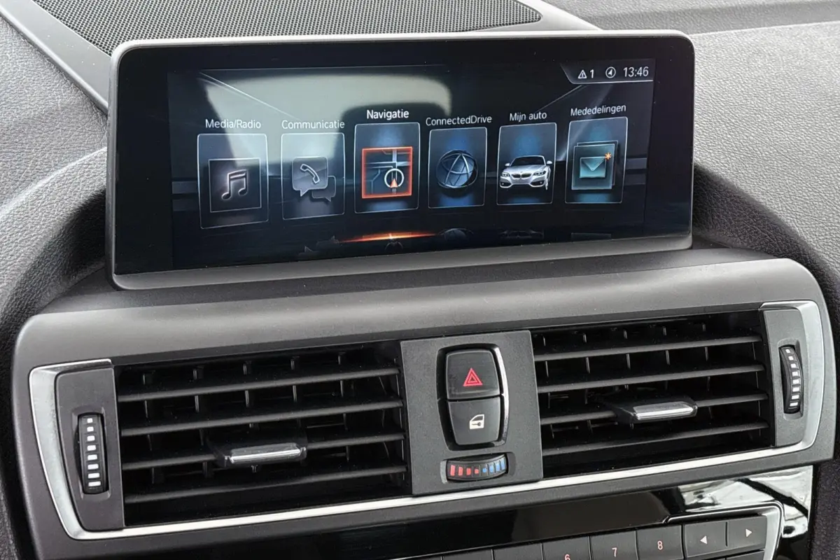 218i High Executive Luxury Line Stoelverwarming HiFi