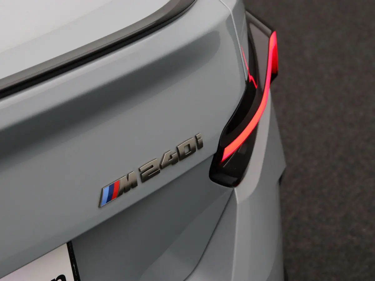 M240i M Sportpakket Pro | Schuifdak | Elektrisch Verstelbare M Sportstoelen | Parking Assistant | DAB | HiFi | 19''