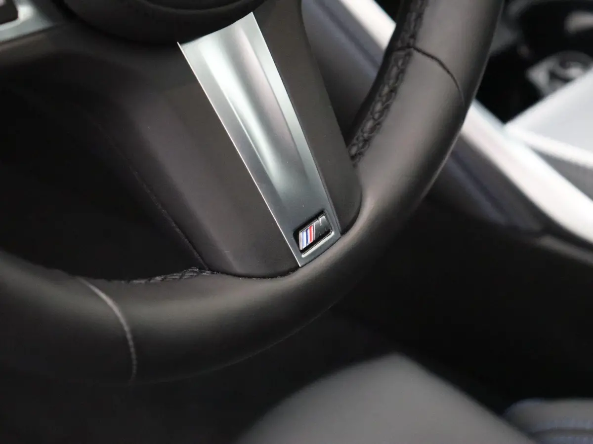 M240i M Sportpakket Pro | Schuifdak | Elektrisch Verstelbare M Sportstoelen | Parking Assistant | DAB | HiFi | 19''