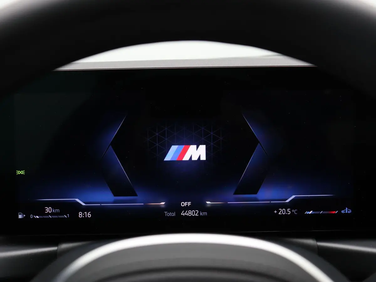 M240i M Sportpakket Pro | Schuifdak | Elektrisch Verstelbare M Sportstoelen | Parking Assistant | DAB | HiFi | 19''