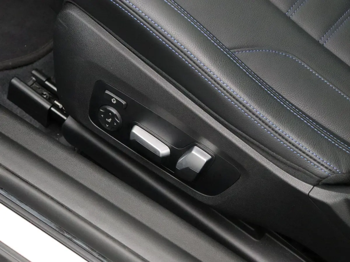 M240i M Sportpakket Pro | Schuifdak | Elektrisch Verstelbare M Sportstoelen | Parking Assistant | DAB | HiFi | 19''