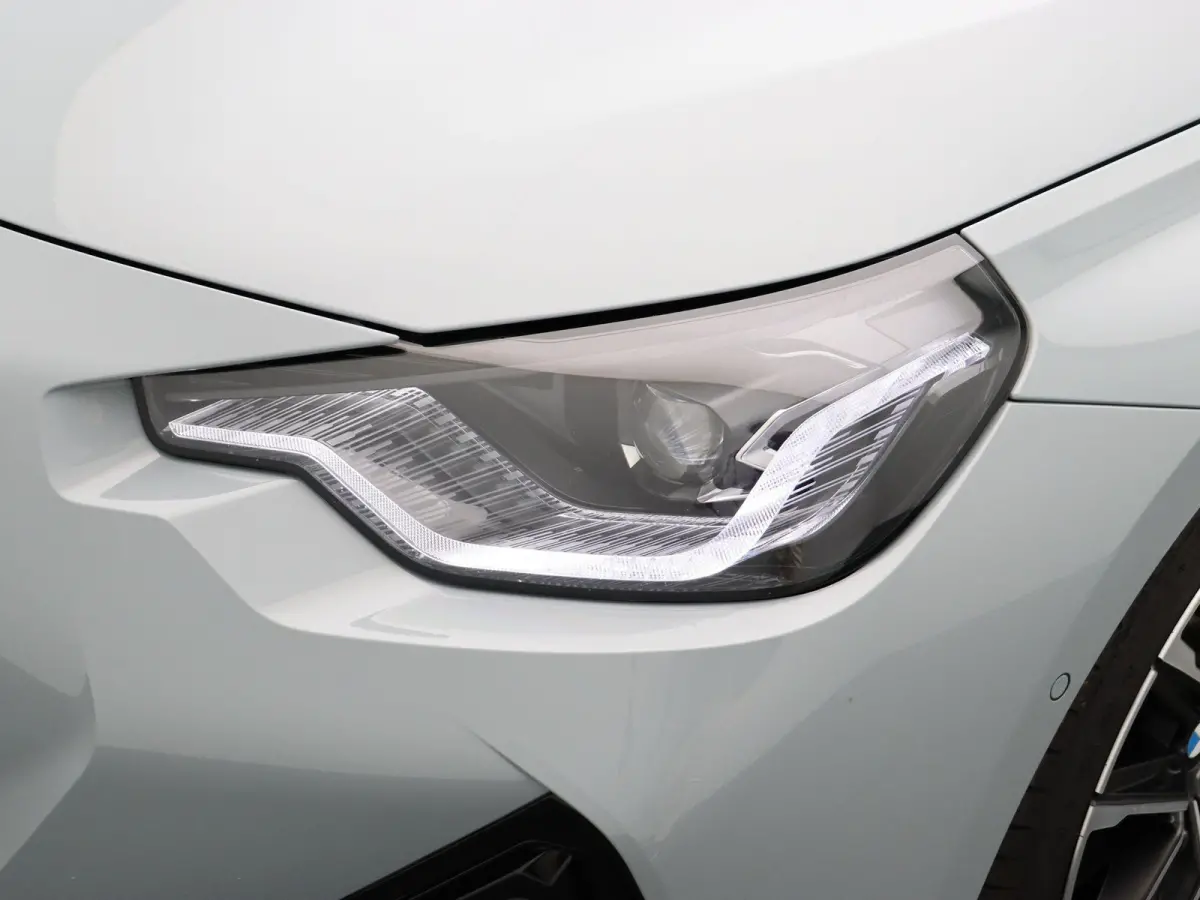 M240i M Sportpakket Pro | Schuifdak | Elektrisch Verstelbare M Sportstoelen | Parking Assistant | DAB | HiFi | 19''