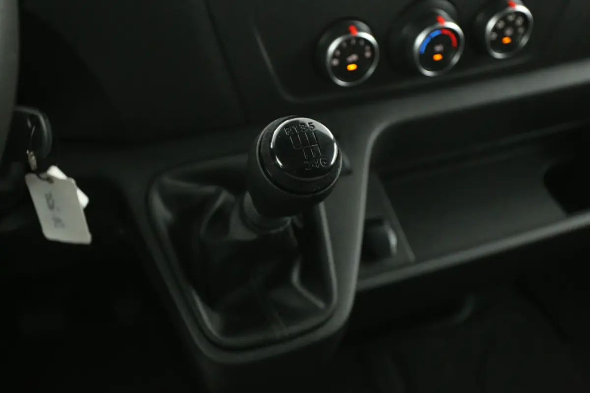 T35 2.3 dCi L2H2 | Airco | Camera | Carplay | 3 Zits | LED | Parkeersens.