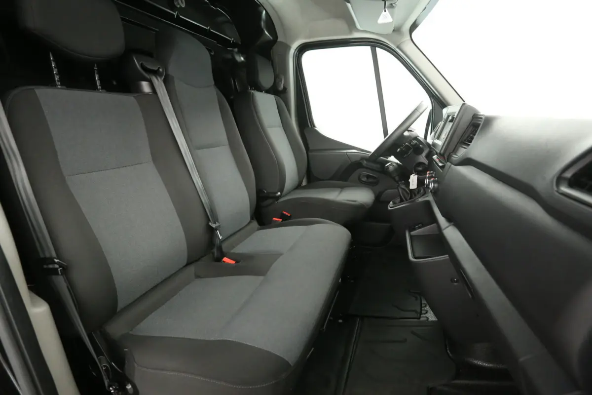 T35 2.3 dCi L2H2 | Airco | Camera | Carplay | 3 Zits | LED | Parkeersens.