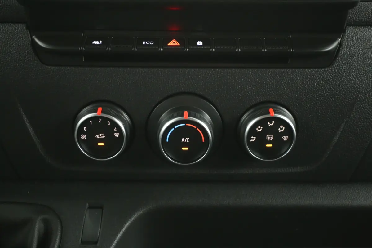 T35 2.3 dCi L2H2 | Airco | Camera | Carplay | 3 Zits | LED | Parkeersens.