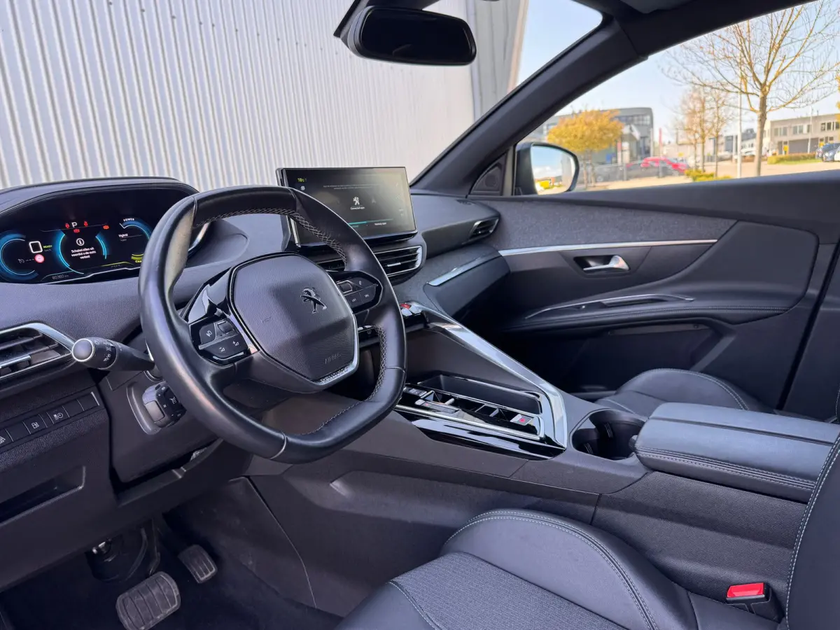 1.6 HYbrid 225PK Allure Pack Business | Navigatie | Camera | Apple Carplay / Android Auto | | Cruise control | DAB ontvanger | Dimlichten automatisch