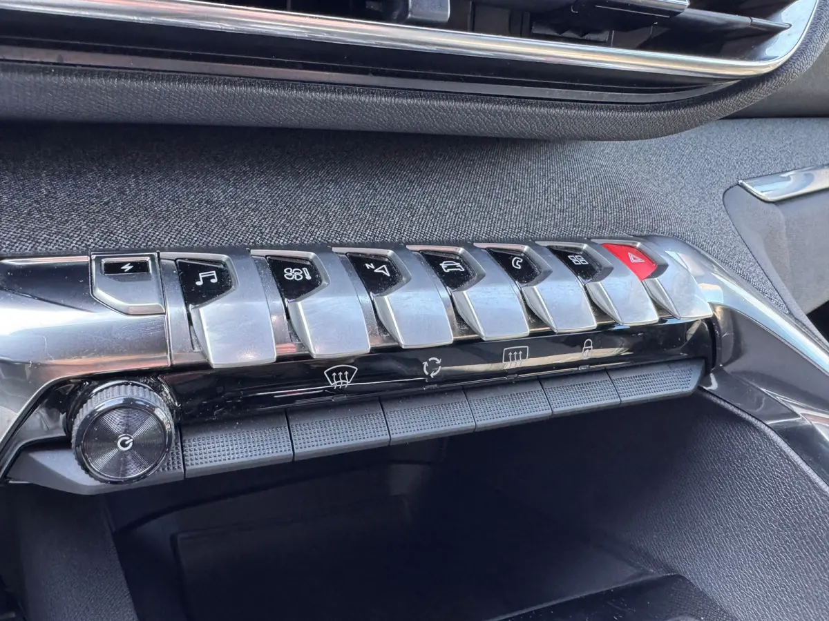 1.6 HYbrid 225PK Allure Pack Business | Navigatie | Camera | Apple Carplay / Android Auto | | Cruise control | DAB ontvanger | Dimlichten automatisch
