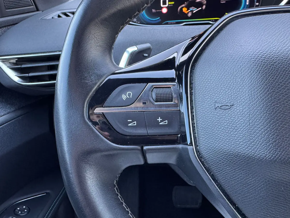 1.6 HYbrid 225PK Allure Pack Business | Navigatie | Camera | Apple Carplay / Android Auto | | Cruise control | DAB ontvanger | Dimlichten automatisch