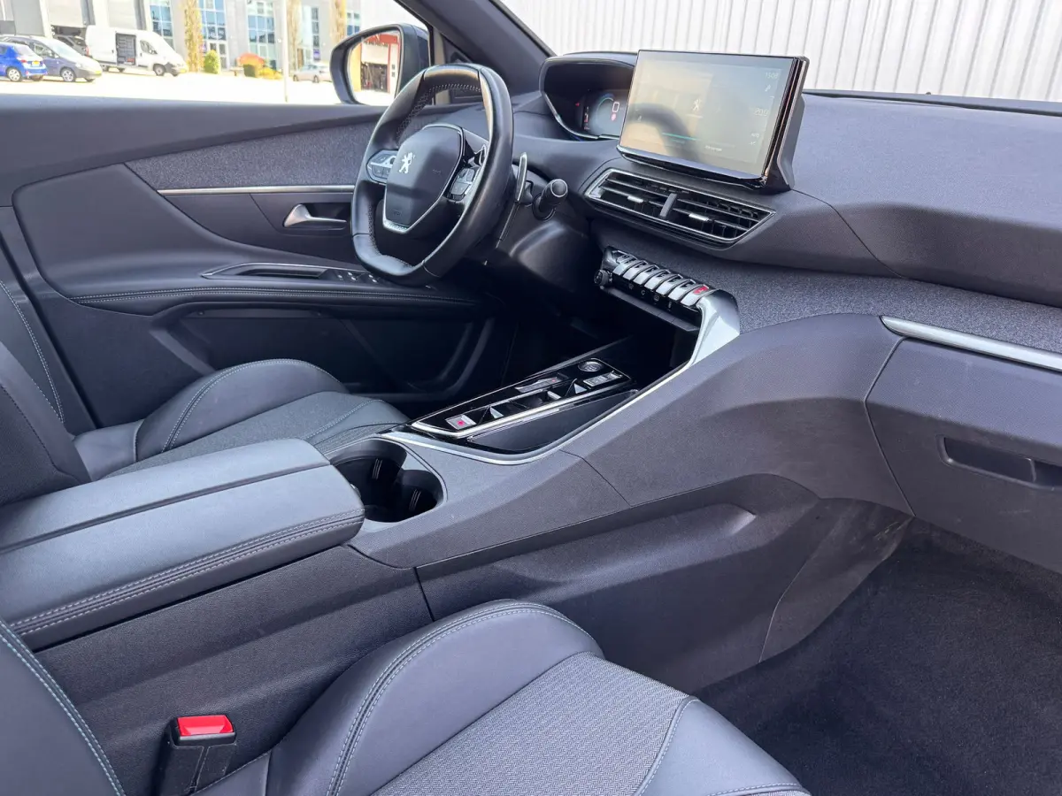 1.6 HYbrid 225PK Allure Pack Business | Navigatie | Camera | Apple Carplay / Android Auto | | Cruise control | DAB ontvanger | Dimlichten automatisch