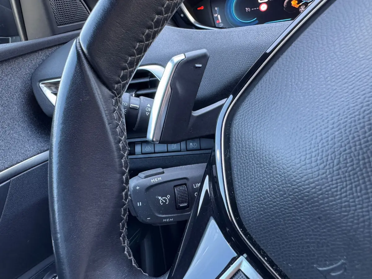 1.6 HYbrid 225PK Allure Pack Business | Navigatie | Camera | Apple Carplay / Android Auto | | Cruise control | DAB ontvanger | Dimlichten automatisch