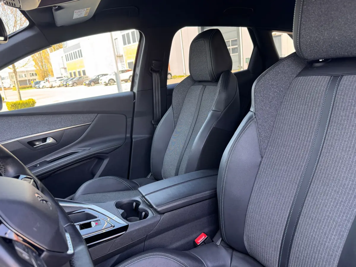 1.6 HYbrid 225PK Allure Pack Business | Navigatie | Camera | Apple Carplay / Android Auto | | Cruise control | DAB ontvanger | Dimlichten automatisch