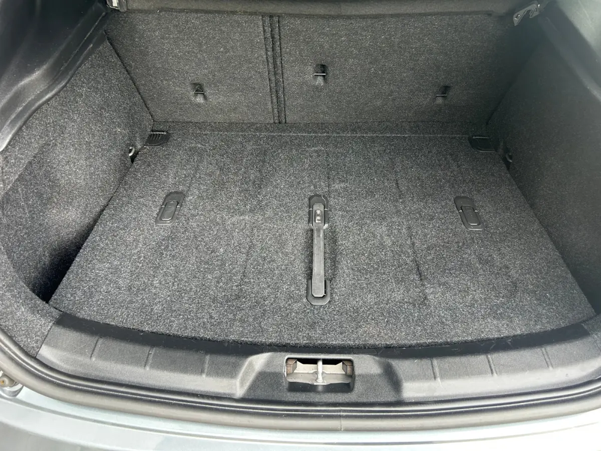 1.5 T3 Polar+ Sport | Trekhaak | Harman/Kardon | All-seasons | R-Design | Keyless entry | Stoelverwarming |
