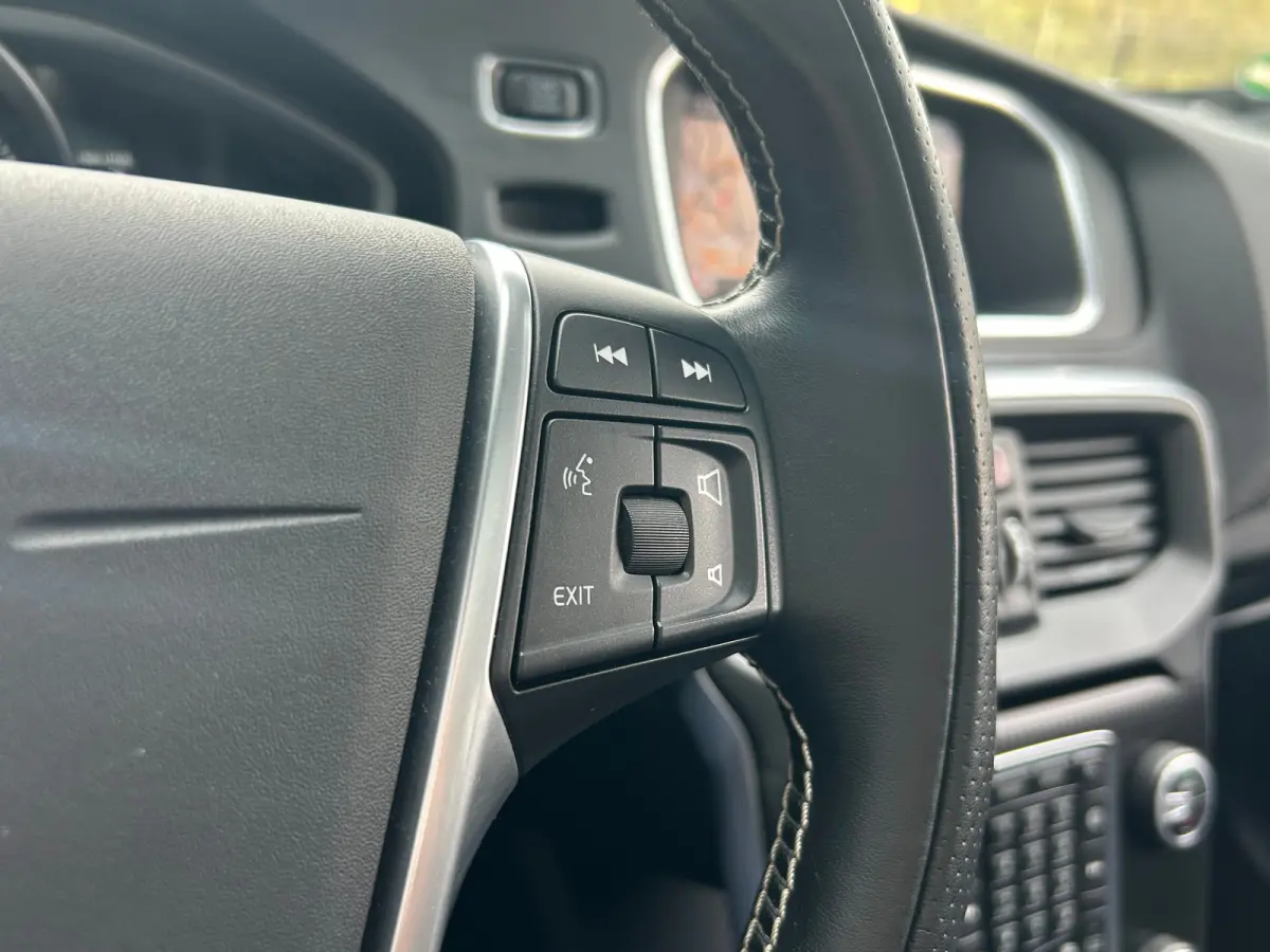 1.5 T3 Polar+ Sport | Trekhaak | Harman/Kardon | All-seasons | R-Design | Keyless entry | Stoelverwarming |