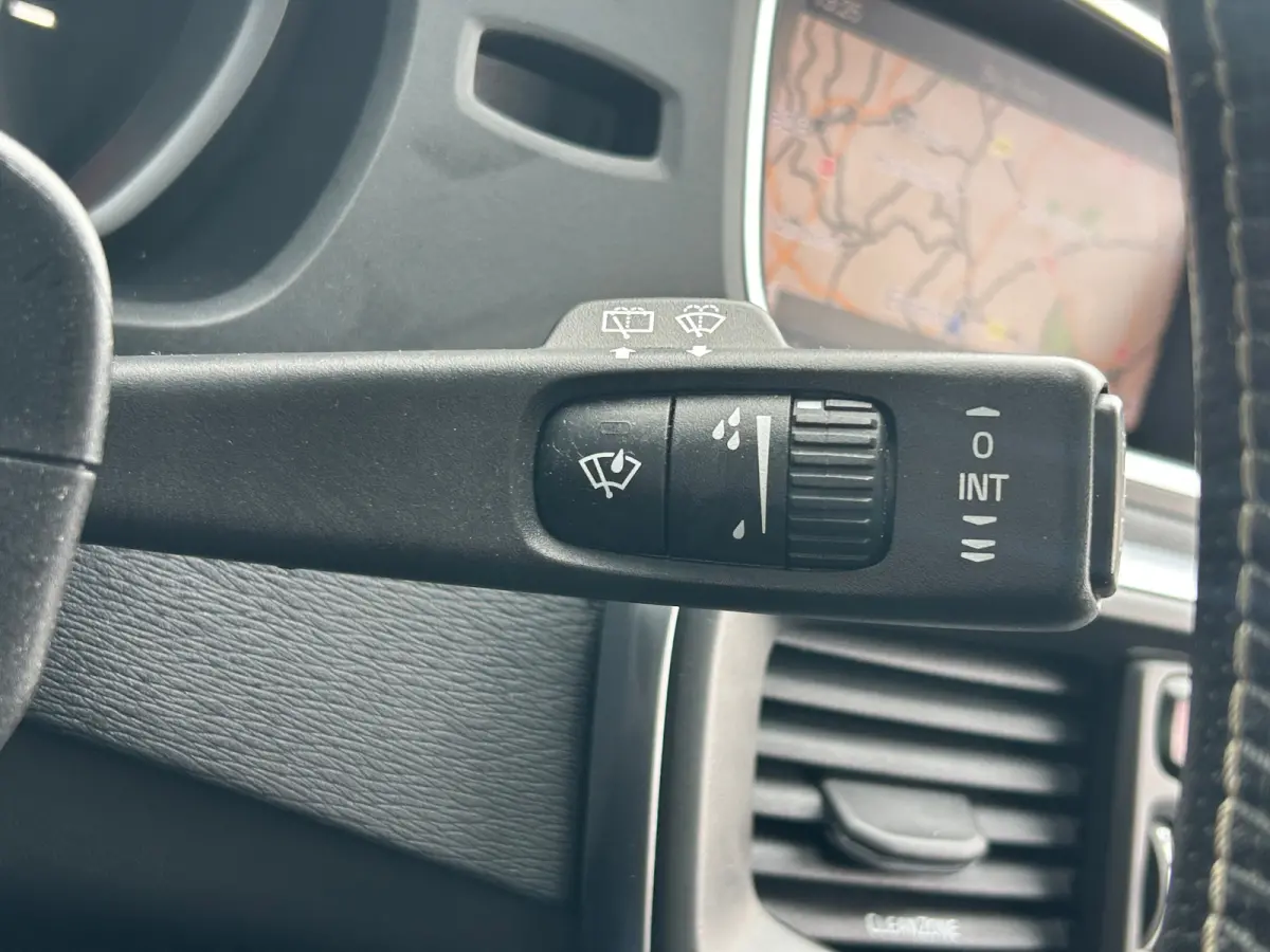 1.5 T3 Polar+ Sport | Trekhaak | Harman/Kardon | All-seasons | R-Design | Keyless entry | Stoelverwarming |