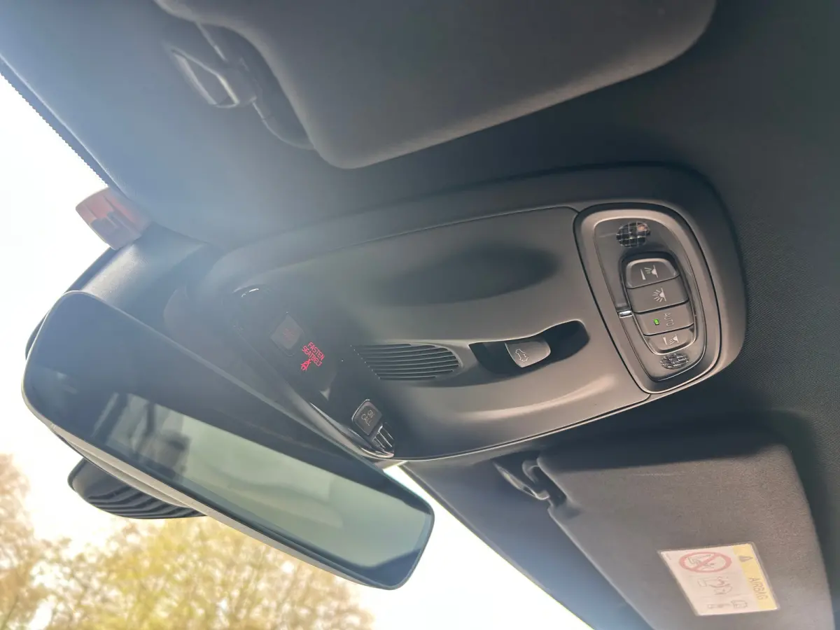1.5 T3 Polar+ Sport | Trekhaak | Harman/Kardon | All-seasons | R-Design | Keyless entry | Stoelverwarming |