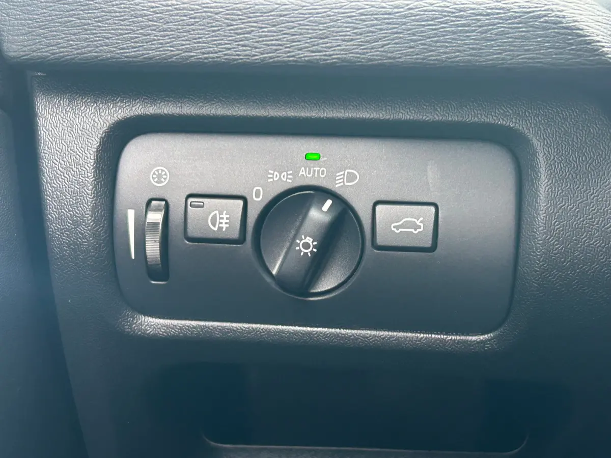 1.5 T3 Polar+ Sport | Trekhaak | Harman/Kardon | All-seasons | R-Design | Keyless entry | Stoelverwarming |