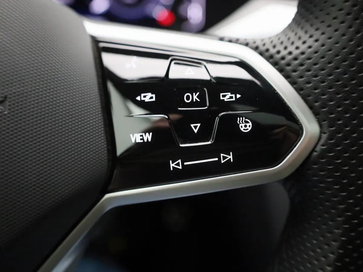 1.4 TSI eHybrid R-Line Business+ 218 PK| Dealeronderhouden | Trekhaak | Panoramadak | Leder Interieur | Voorstoelen Elekktrisch Met Geheugen | Achteruitrijcamera | Achterklep Elektrisch | Do