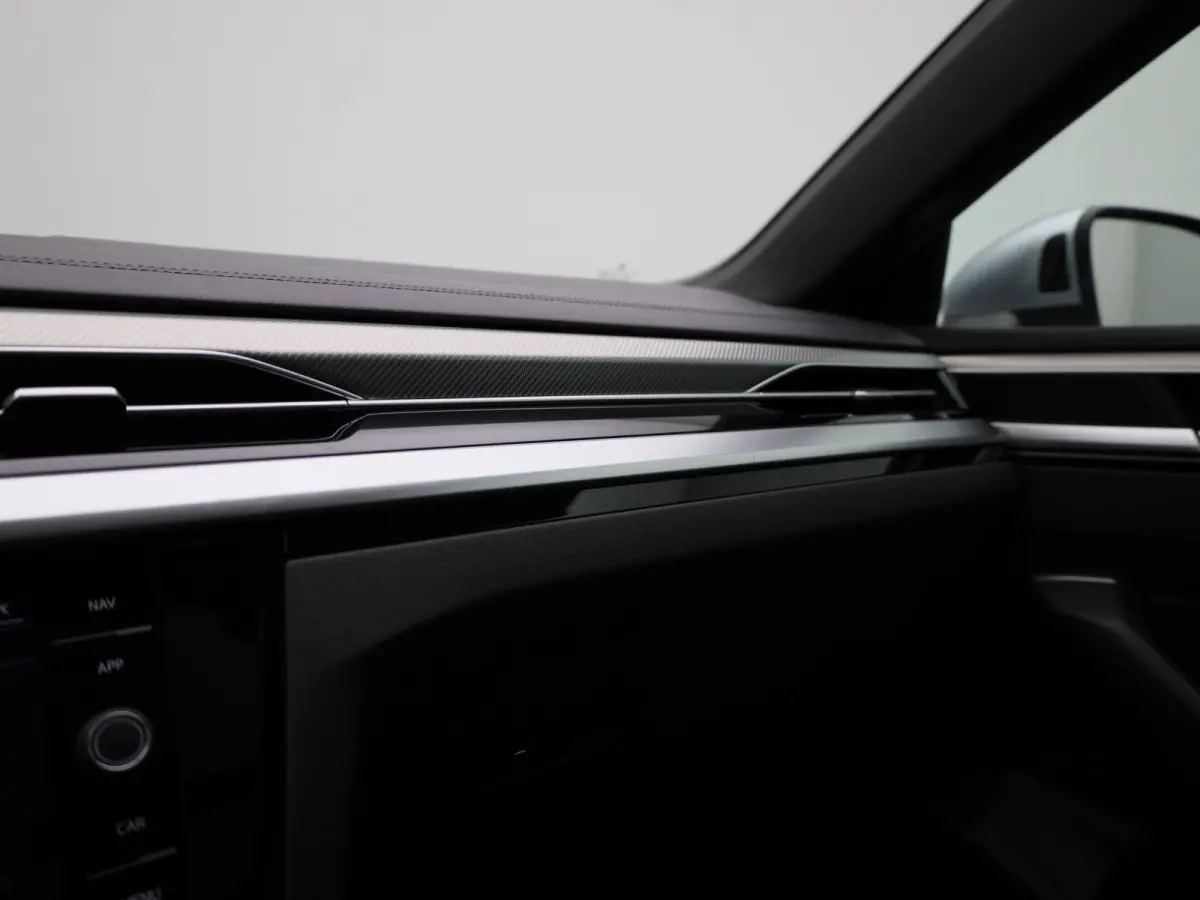 1.4 TSI eHybrid R-Line Business+ 218 PK| Dealeronderhouden | Trekhaak | Panoramadak | Leder Interieur | Voorstoelen Elekktrisch Met Geheugen | Achteruitrijcamera | Achterklep Elektrisch | Do
