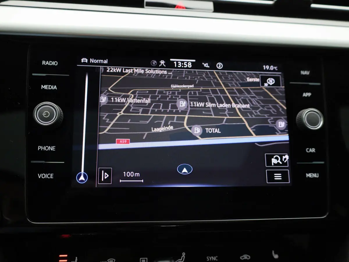 1.4 TSI eHybrid R-Line Business+ 218 PK| Dealeronderhouden | Trekhaak | Panoramadak | Leder Interieur | Voorstoelen Elekktrisch Met Geheugen | Achteruitrijcamera | Achterklep Elektrisch | Do