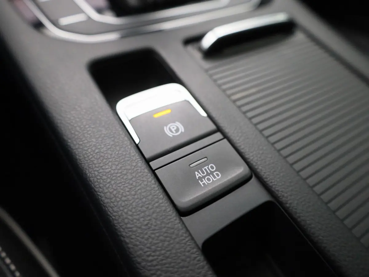 1.4 TSI eHybrid R-Line Business+ 218 PK| Dealeronderhouden | Trekhaak | Panoramadak | Leder Interieur | Voorstoelen Elekktrisch Met Geheugen | Achteruitrijcamera | Achterklep Elektrisch | Do