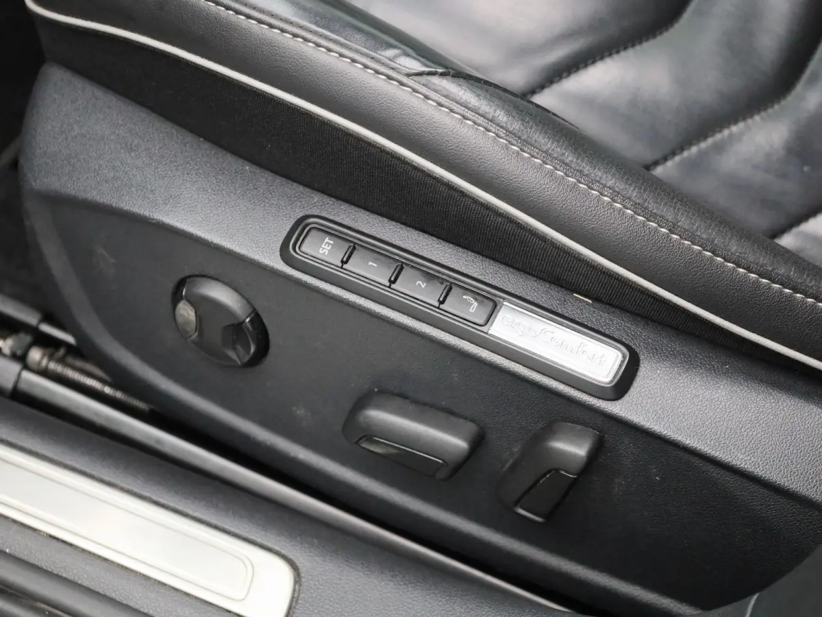 1.4 TSI eHybrid R-Line Business+ 218 PK| Dealeronderhouden | Trekhaak | Panoramadak | Leder Interieur | Voorstoelen Elekktrisch Met Geheugen | Achteruitrijcamera | Achterklep Elektrisch | Do