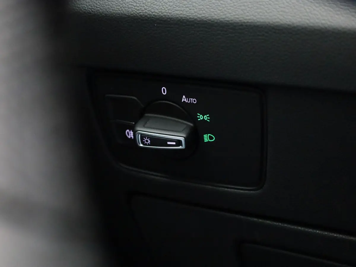 1.4 TSI eHybrid R-Line Business+ 218 PK| Dealeronderhouden | Trekhaak | Panoramadak | Leder Interieur | Voorstoelen Elekktrisch Met Geheugen | Achteruitrijcamera | Achterklep Elektrisch | Do