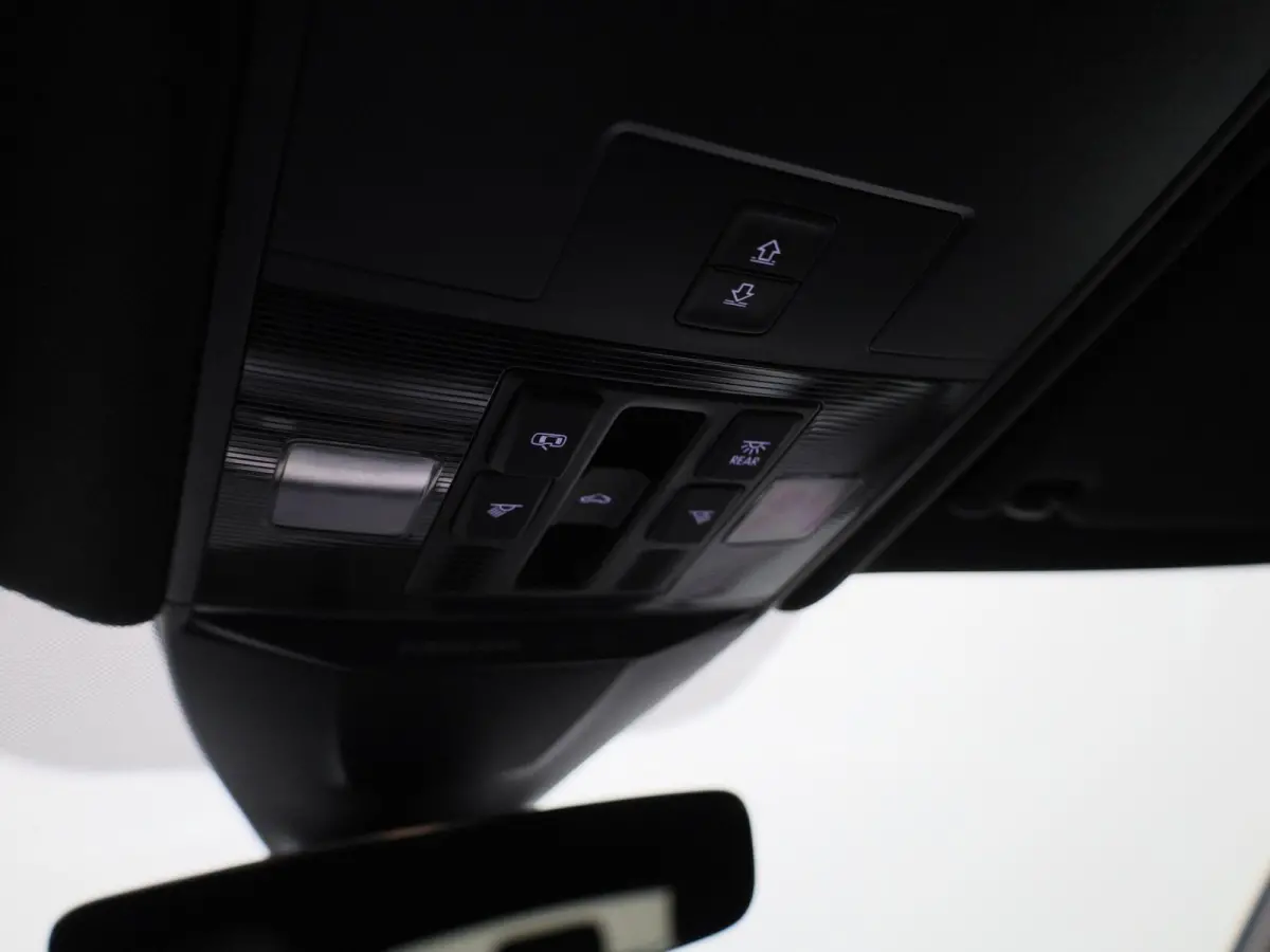 1.4 TSI eHybrid R-Line Business+ 218 PK| Dealeronderhouden | Trekhaak | Panoramadak | Leder Interieur | Voorstoelen Elekktrisch Met Geheugen | Achteruitrijcamera | Achterklep Elektrisch | Do