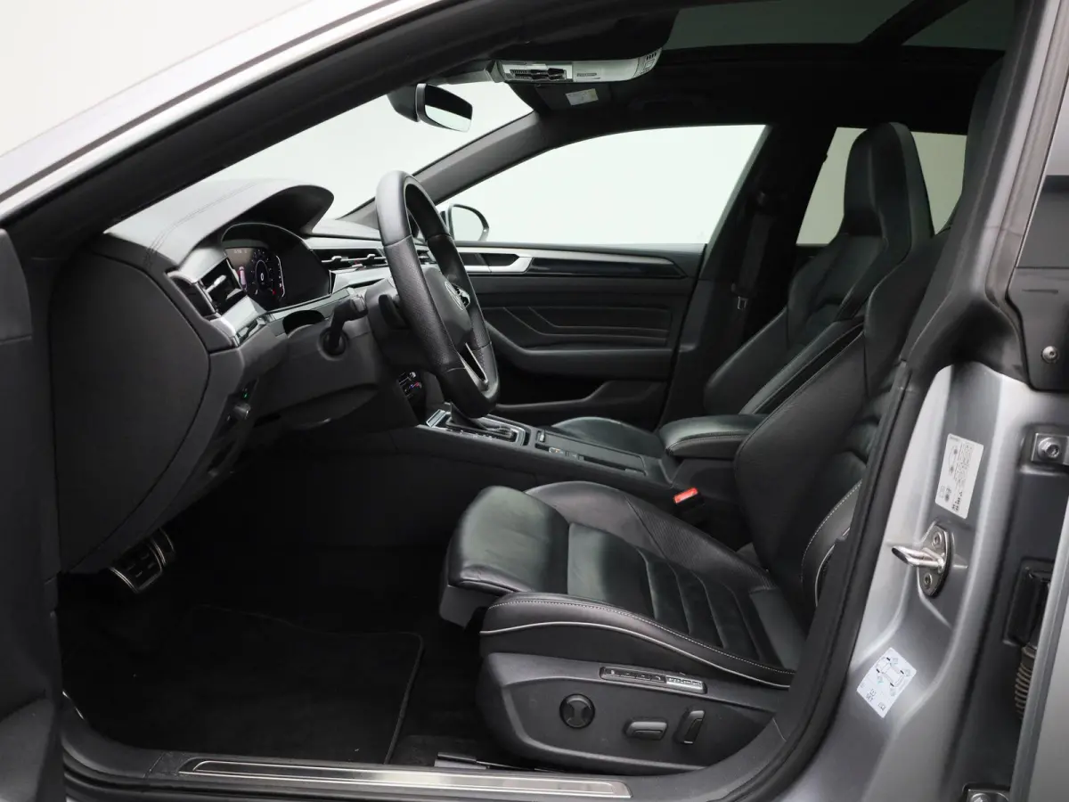 1.4 TSI eHybrid R-Line Business+ 218 PK| Dealeronderhouden | Trekhaak | Panoramadak | Leder Interieur | Voorstoelen Elekktrisch Met Geheugen | Achteruitrijcamera | Achterklep Elektrisch | Do