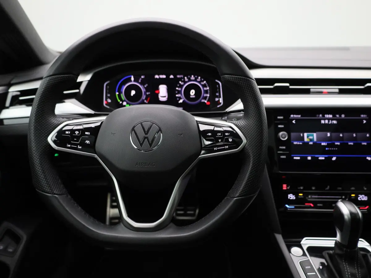 1.4 TSI eHybrid R-Line Business+ 218 PK| Dealeronderhouden | Trekhaak | Panoramadak | Leder Interieur | Voorstoelen Elekktrisch Met Geheugen | Achteruitrijcamera | Achterklep Elektrisch | Do