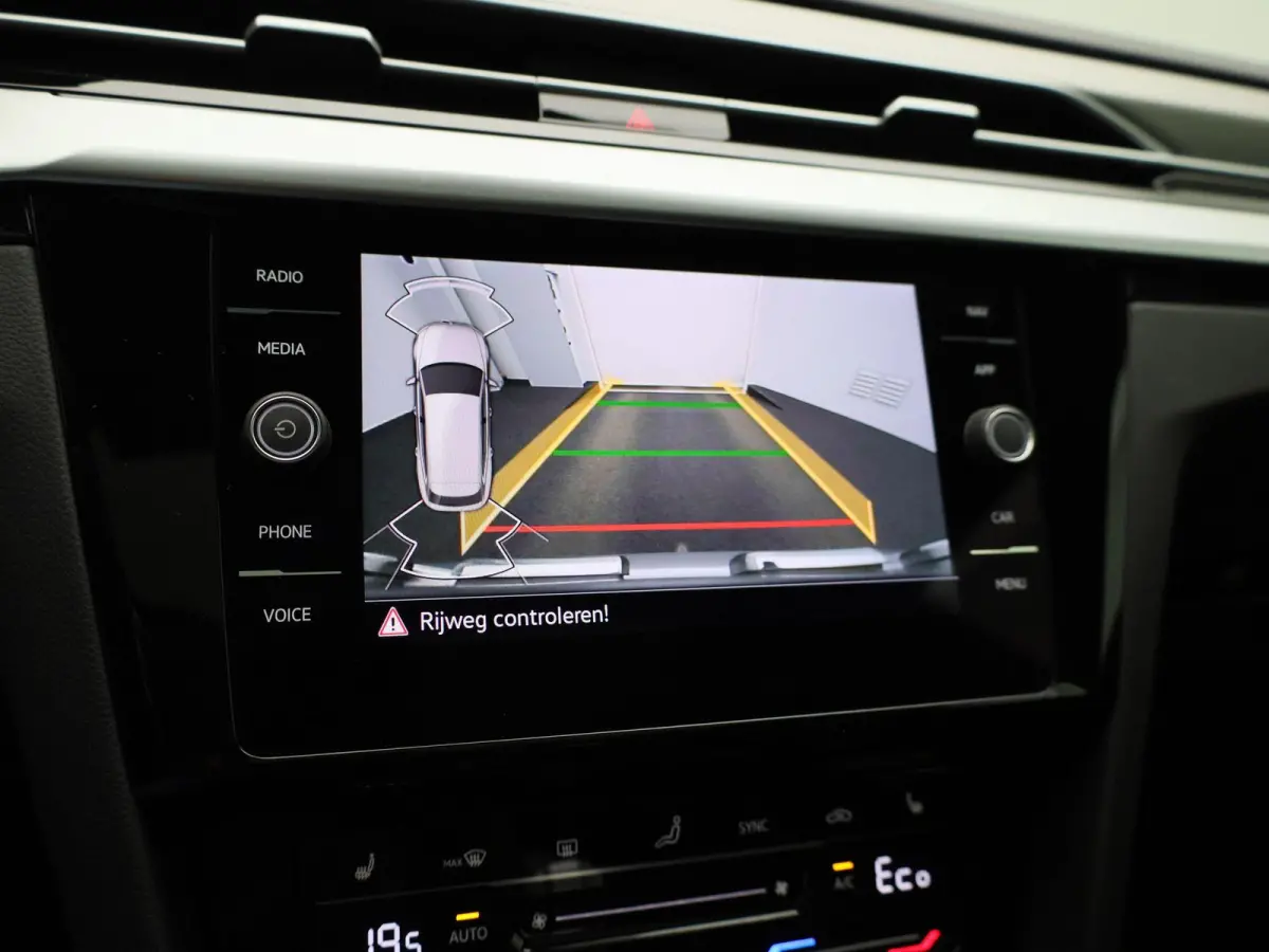 1.4 TSI eHybrid R-Line Business+ 218 PK| Dealeronderhouden | Trekhaak | Panoramadak | Leder Interieur | Voorstoelen Elekktrisch Met Geheugen | Achteruitrijcamera | Achterklep Elektrisch | Do