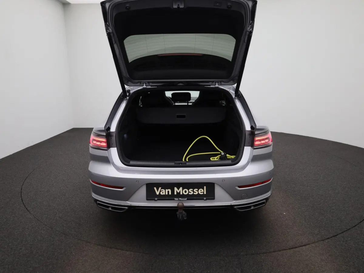 1.4 TSI eHybrid R-Line Business+ 218 PK| Dealeronderhouden | Trekhaak | Panoramadak | Leder Interieur | Voorstoelen Elekktrisch Met Geheugen | Achteruitrijcamera | Achterklep Elektrisch | Do