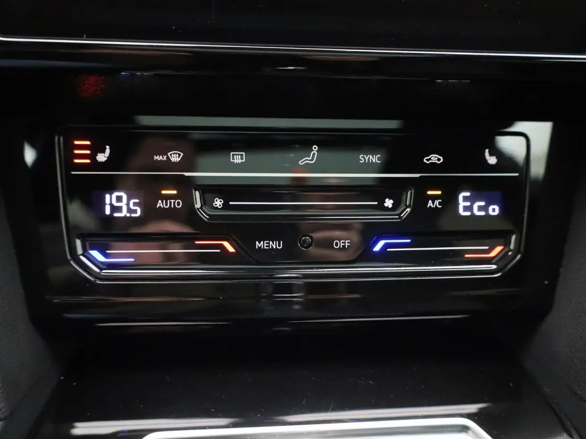 1.4 TSI eHybrid R-Line Business+ 218 PK| Dealeronderhouden | Trekhaak | Panoramadak | Leder Interieur | Voorstoelen Elekktrisch Met Geheugen | Achteruitrijcamera | Achterklep Elektrisch | Do