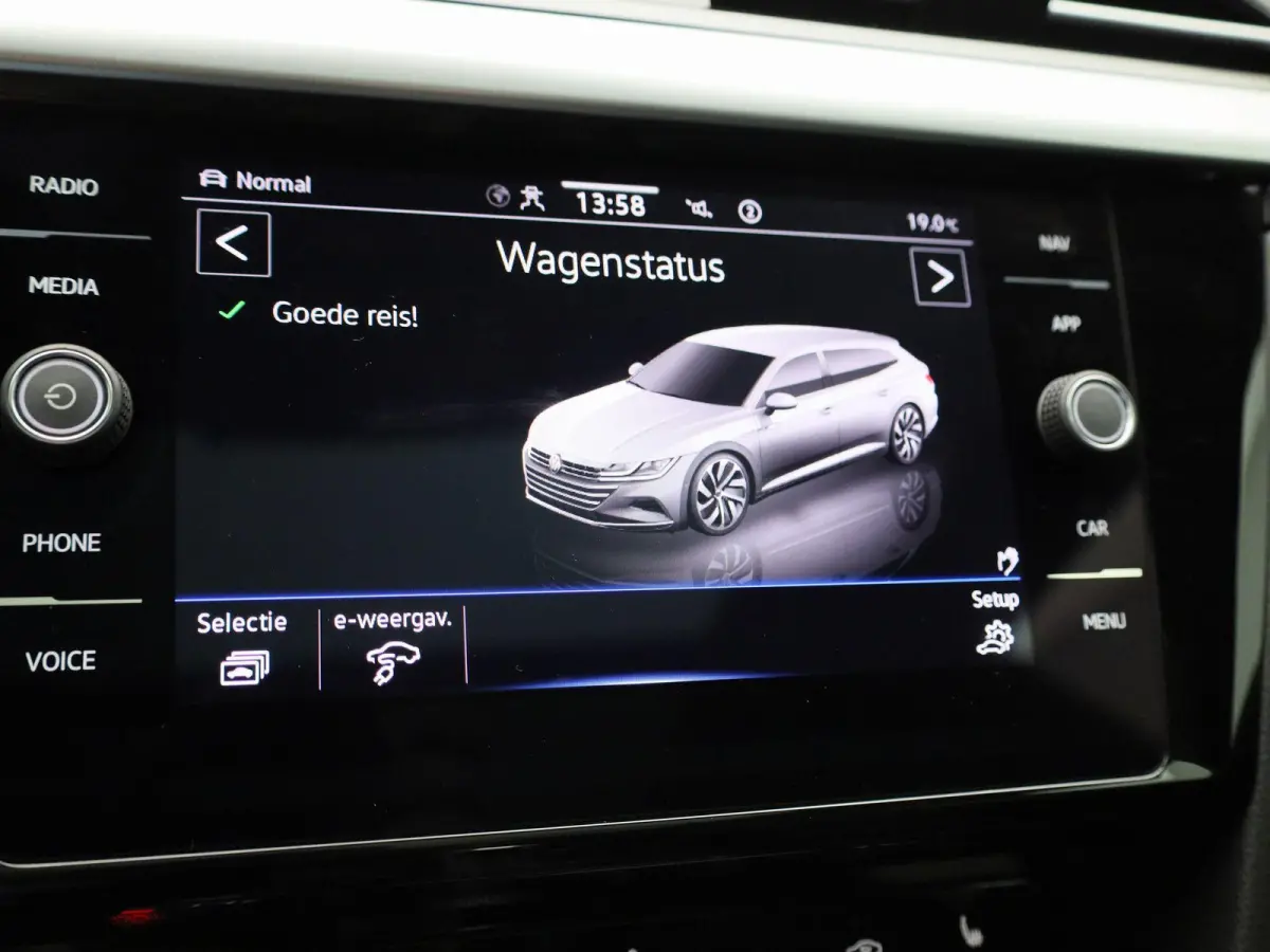 1.4 TSI eHybrid R-Line Business+ 218 PK| Dealeronderhouden | Trekhaak | Panoramadak | Leder Interieur | Voorstoelen Elekktrisch Met Geheugen | Achteruitrijcamera | Achterklep Elektrisch | Do