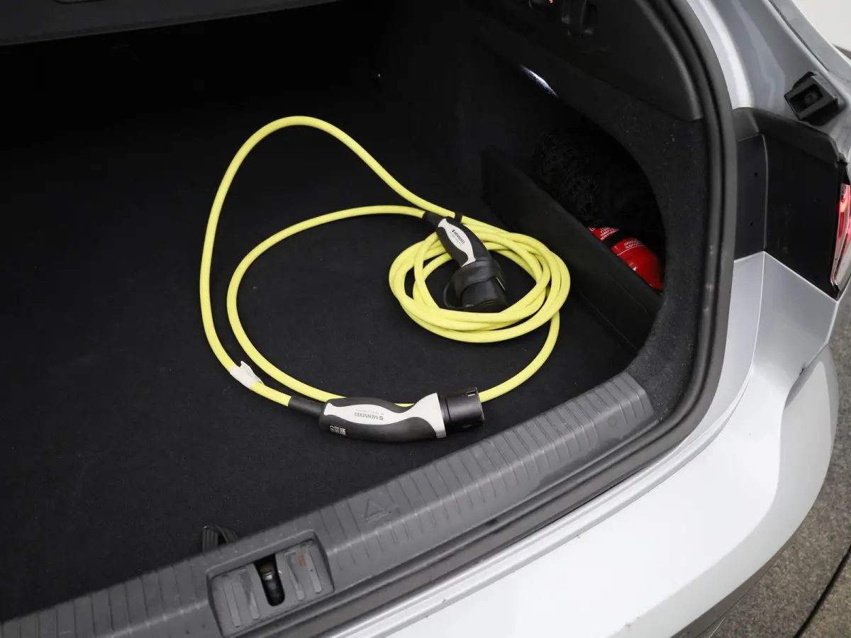 1.4 TSI eHybrid R-Line Business+ 218 PK| Dealeronderhouden | Trekhaak | Panoramadak | Leder Interieur | Voorstoelen Elekktrisch Met Geheugen | Achteruitrijcamera | Achterklep Elektrisch | Do