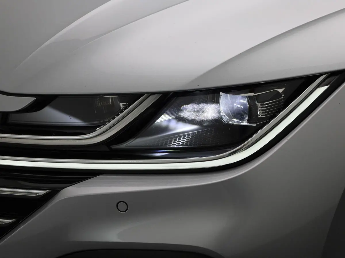 1.4 TSI eHybrid R-Line Business+ 218 PK| Dealeronderhouden | Trekhaak | Panoramadak | Leder Interieur | Voorstoelen Elekktrisch Met Geheugen | Achteruitrijcamera | Achterklep Elektrisch | Do