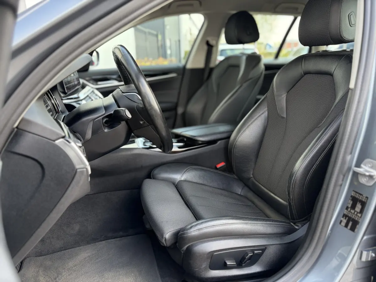 520i High Executive 184pk | Sport Line | Bluetooth | Elektrisch bedienbare achterklep | LED koplampen | Lederen bekleding | Navigatiesysteem full map | Voorstoelen verwarmd | Trekhaak elektr