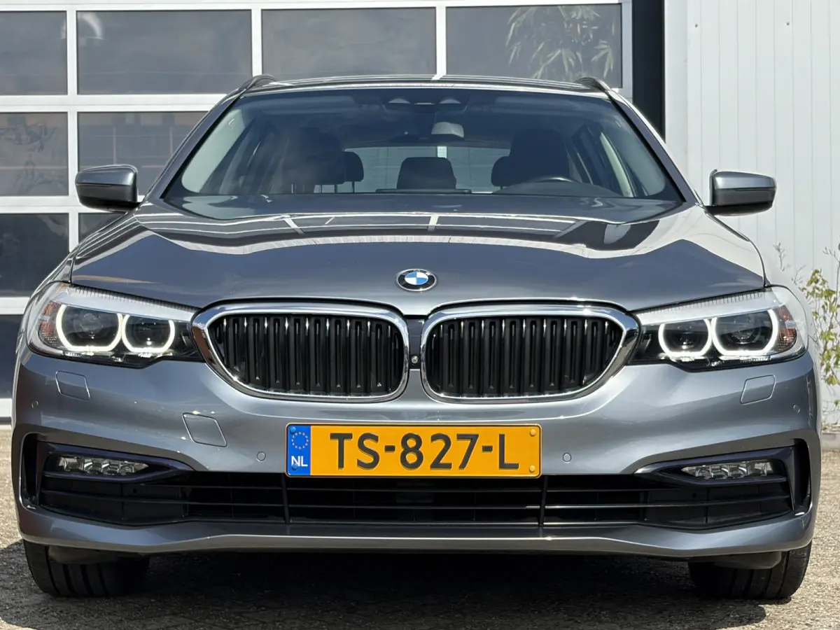 520i High Executive 184pk | Sport Line | Bluetooth | Elektrisch bedienbare achterklep | LED koplampen | Lederen bekleding | Navigatiesysteem full map | Voorstoelen verwarmd | Trekhaak elektr
